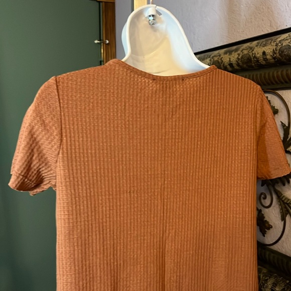 Forever 21 copper color waffle material V-Neck top Sz S - Picture 7 of 9
